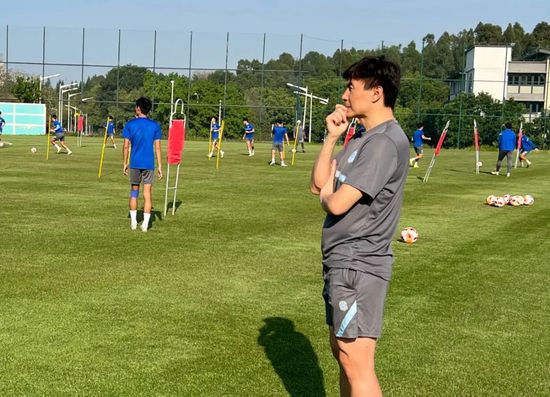 适合白色裙子的漂亮自拍